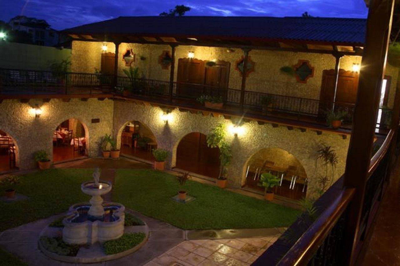 פלורס Hotel Del Patio מראה חיצוני תמונה