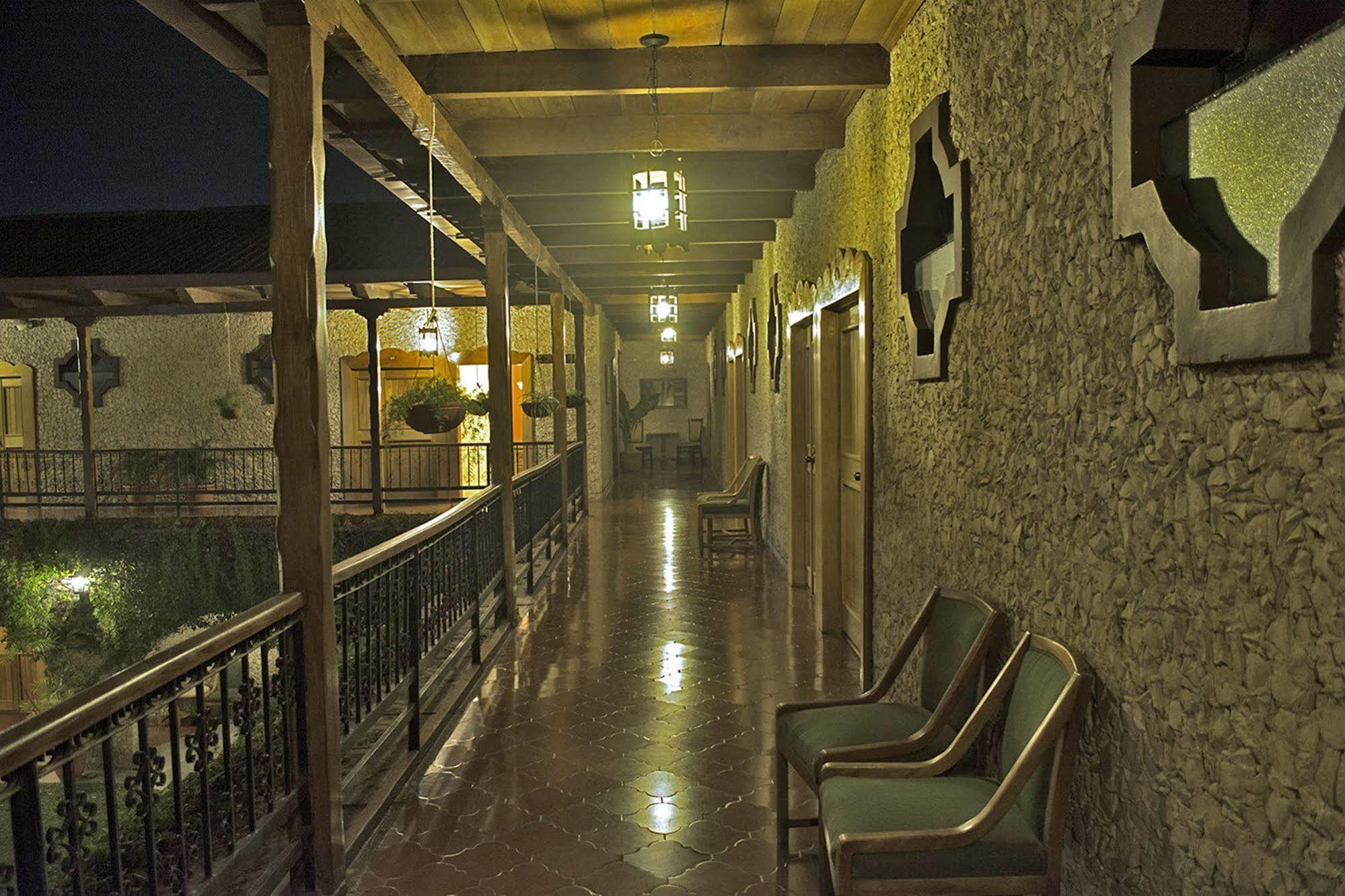 פלורס Hotel Del Patio מראה חיצוני תמונה